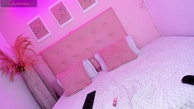 ANNIE DOLCE  online show from November 2025 10:31:02 PM