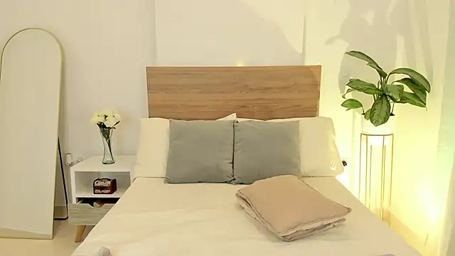 Lea Joness online show from September 2025 11:42:01 PM