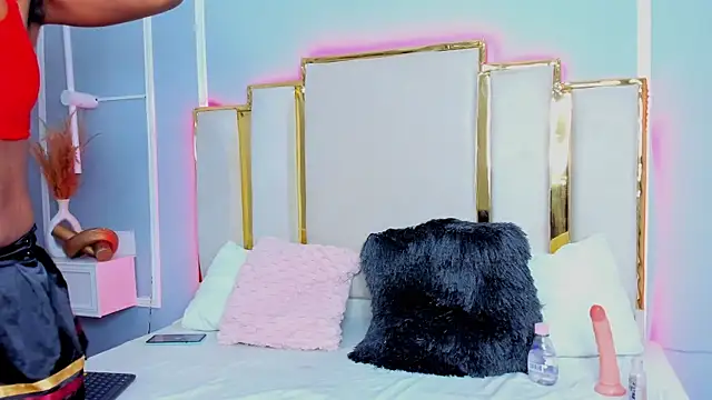 Snapshot of Aurora-Queen chatting on October 2025 07:12:02 PM Aurora-Queen online show from October 2025 07:12:02 PM