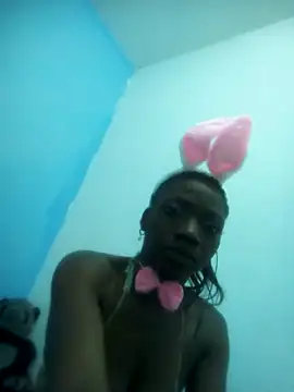 Snapshot of Aurora-Queen chatting on November 2025 04:25:01 AM Aurora-Queen online show from November 2025 04:25:01 AM