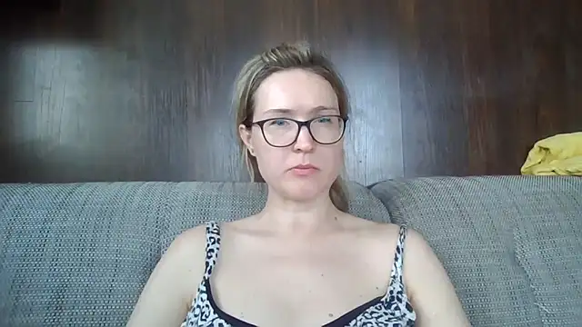 Snapshot of Jugira chatting on June 2026 12:20:01 PM Jugira online show from June 2026 12:20:01 PM