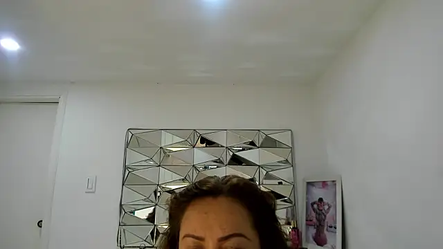 camixxx m online show from April 2026 01:38:02 PM