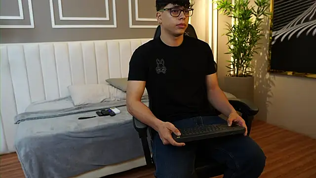 Ethan occonor online show from November 2025 08:15:02 AM