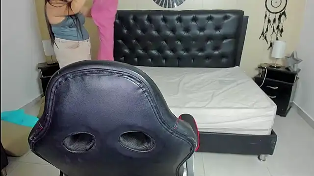 LolaVillalobos online show from October 2025 12:58:01 PM