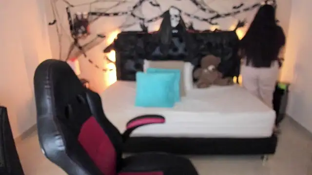 LolaVillalobos online show from October 2025 03:12:01 PM