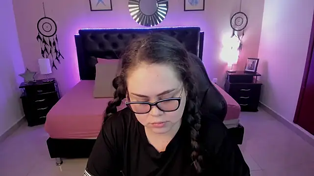 LolaVillalobos online show from February 2026 02:12:02 PM