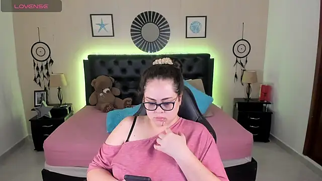 LolaVillalobos online show from July 2026 12:18:02 PM