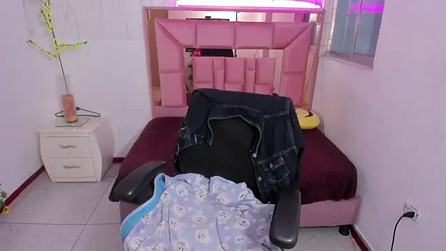 anna moon11 online show from April 2026 08:06:02 PM