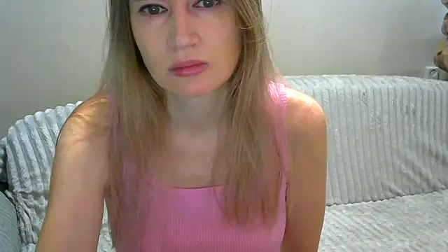 Snapshot of JessFoxxx chatting on February 2026 04:02:01 AM JessFoxxx online show from February 2026 04:02:01 AM