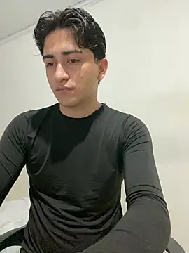 Tavinho067 online show from May 2026 10:59:02 PM