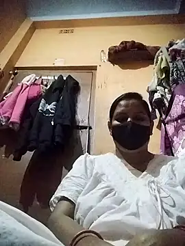 Snapshot of Desi_couple305 chatting on February 2026 07:31:02 PM Desi couple305 online show from February 2026 07:31:02 PM