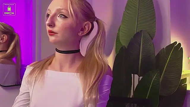 Snapshot of maya_snow chatting on October 2025 08:31:02 PM maya snow online show from October 2025 08:31:02 PM