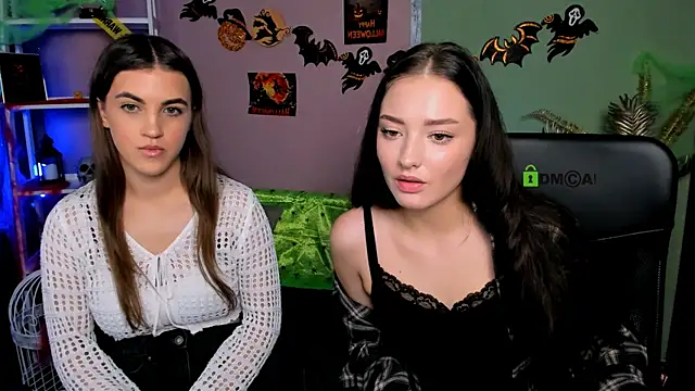 Snapshot of miki-niki chatting on November 2025 04:30:01 PM miki-niki online show from November 2025 04:30:01 PM