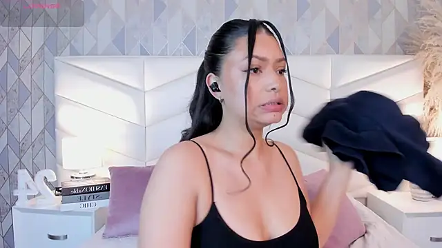 Snapshot of victoria___jonnes chatting on September 2025 12:31:02 PM victoria jonnes online show from September 2025 12:31:02 PM