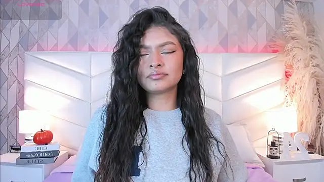 Snapshot of victoria___jonnes chatting on October 2025 12:24:01 PM victoria jonnes online show from October 2025 12:24:01 PM