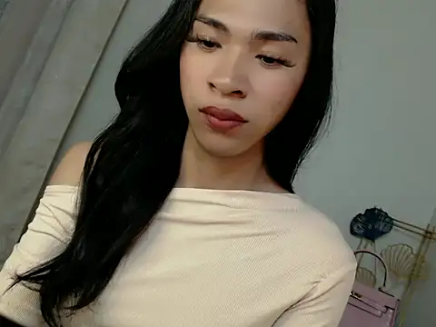 Annaloula online show from November 2025 04:30:01 PM