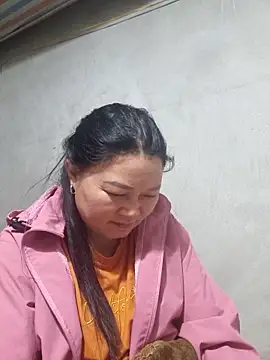 yoowwmr online show from December 2025 01:52:02 PM