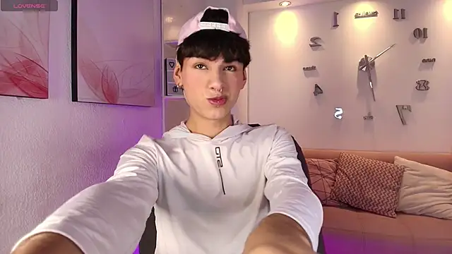 Ezra Storm online show from September 2025 09:20:01 PM