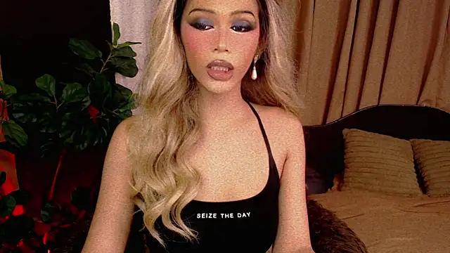 Snapshot of Candicebloom chatting on February 2026 04:30:01 PM Candicebloom online show from February 2026 04:30:01 PM