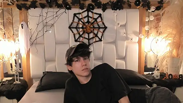 Daphne And Roger online show from October 2025 11:29:02 AM