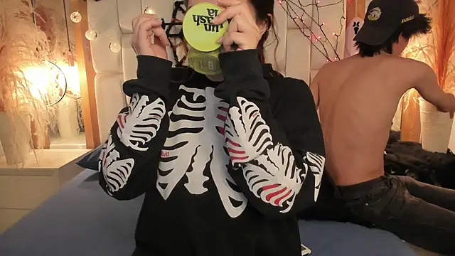 Daphne And Roger online show from October 2025 11:33:02 AM