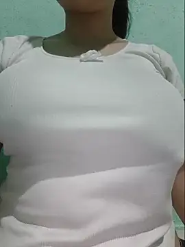 Snapshot of Shiny_Babe chatting on June 2026 05:17:01 PM Shiny Babe online show from June 2026 05:17:01 PM