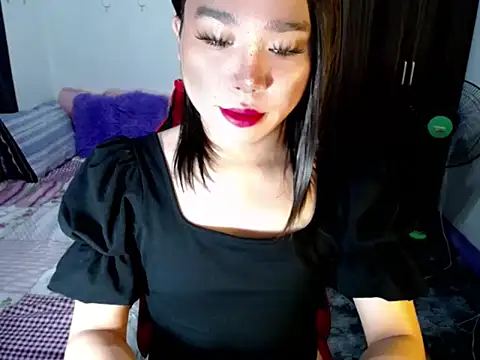 Urassiansweetcummer online show from September 2025 12:59:01 AM