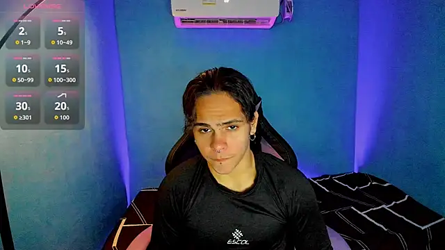 Snapshot of Maximiliano_scoott__ chatting on September 2025 08:33:02 PM Maximiliano scoott   online show from September 2025 08:33:02 PM