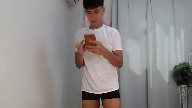 Snapshot of shokolet_2001 chatting on December 2025 03:48:01 AM shokolet 2001 online show from December 2025 03:48:01 AM