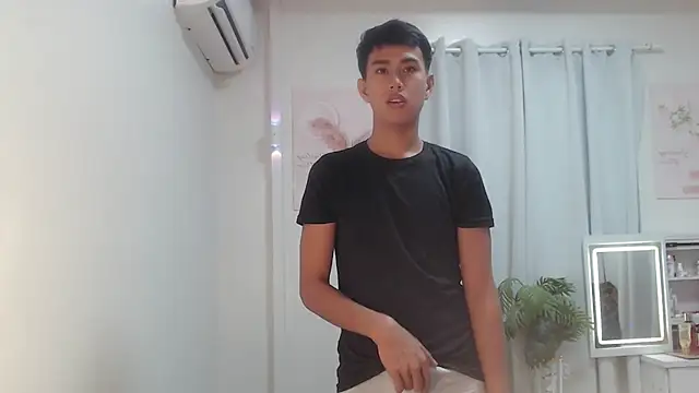 Snapshot of shokolet_2001 chatting on January 2026 01:21:02 AM shokolet 2001 online show from January 2026 01:21:02 AM