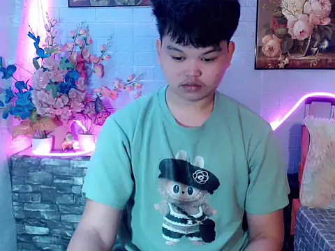 Reynelcock online show from May 2026 04:15:01 PM