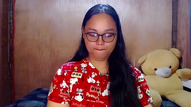 Snapshot of _Lylia chatting on October 2025 01:00:02 AM  Lylia online show from October 2025 01:00:02 AM