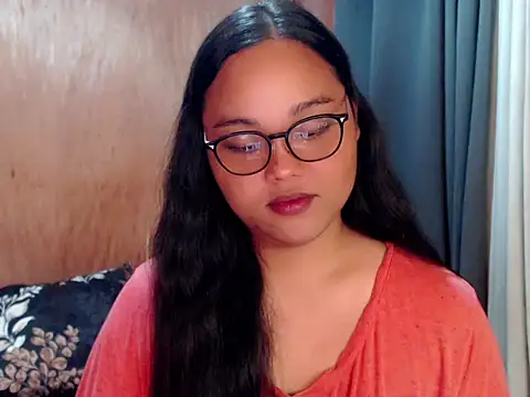 Snapshot of _Lylia chatting on October 2025 12:20:01 AM  Lylia online show from October 2025 12:20:01 AM