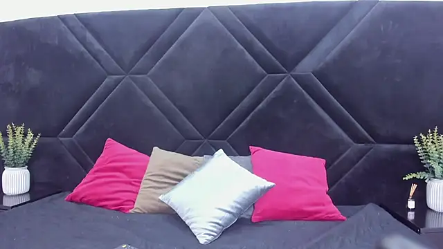 Dantzel  online show from March 2026 07:17:01 PM