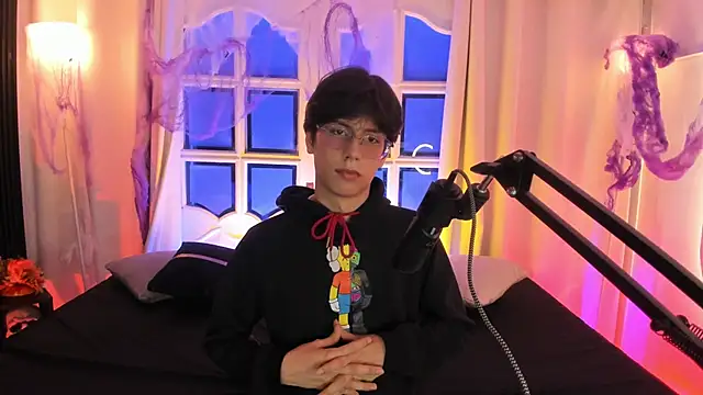 luixdust  online show from October 2025 06:01:02 AM