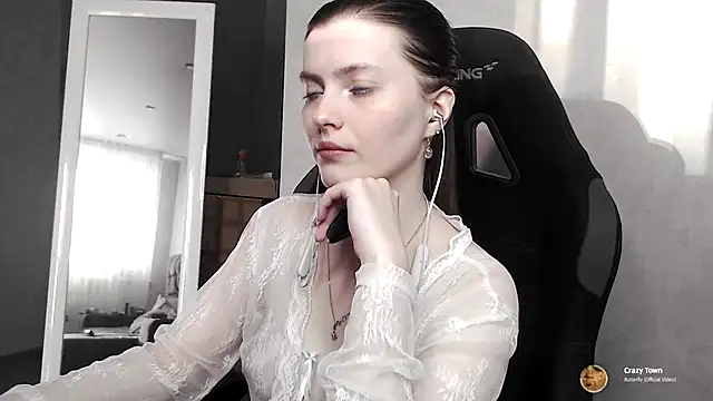 cute elfy  online show from October 2025 02:04:01 PM