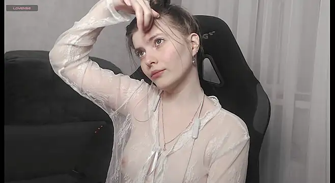 cute elfy  online show from December 2025 02:47:01 PM