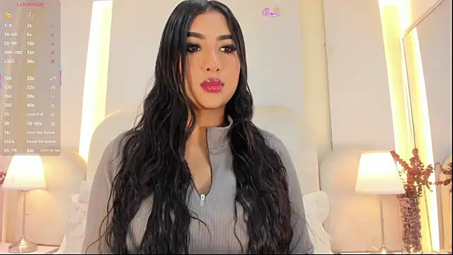 Snapshot of SalomeeBell chatting on June 2026 08:11:01 PM SalomeeBell online show from June 2026 08:11:01 PM