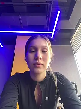 Nikii   online show from April 2026 04:56:01 PM