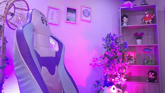 chloe moons  online show from February 2026 03:13:02 PM