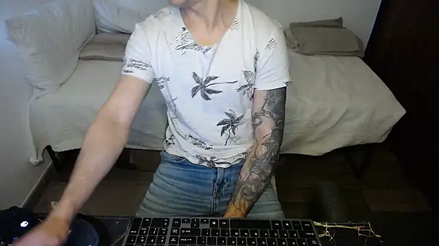 Snapshot of bossking017 chatting on February 2026 07:32:02 PM bossking017 online show from February 2026 07:32:02 PM