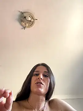 Isabelaa  online show from November 2025 06:18:02 PM