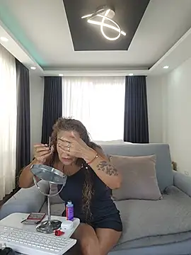 Snapshot of evasweett__ chatting on June 2026 02:47:02 PM evasweett online show from June 2026 02:47:02 PM