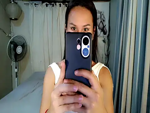 Snapshot of holly_bitch chatting on July 2026 01:52:01 AM holly bitch online show from July 2026 01:52:01 AM