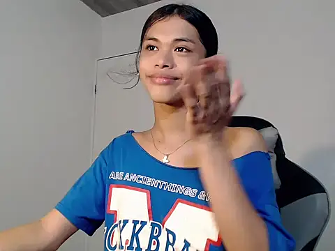 Snapshot of urcurlydiva chatting on December 2025 06:30:02 AM urcurlydiva online show from December 2025 06:30:02 AM