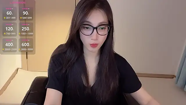 Snapshot of Seraphina-se chatting on October 2025 05:46:02 PM Seraphina-se online show from October 2025 05:46:02 PM