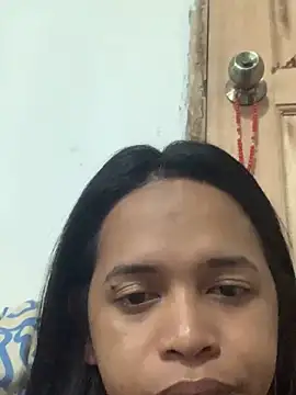 Lorainnelustts online show from October 2025 02:10:01 PM