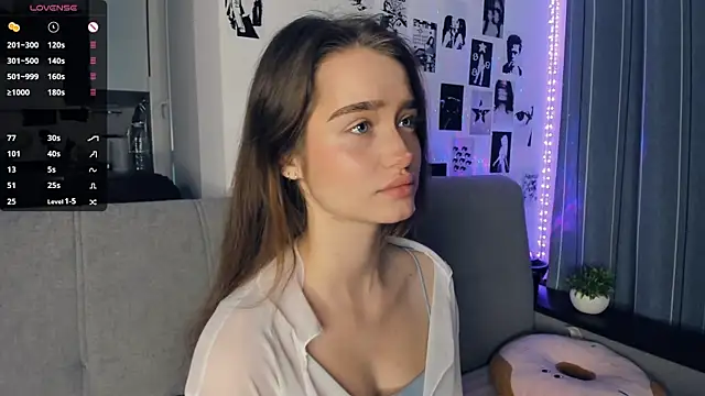 lovelyalivia online show from November 2025 09:08:02 AM