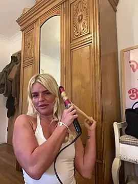 Snapshot of JessieMaeBabe chatting on February 2026 03:19:02 PM JessieMaeBabe online show from February 2026 03:19:02 PM