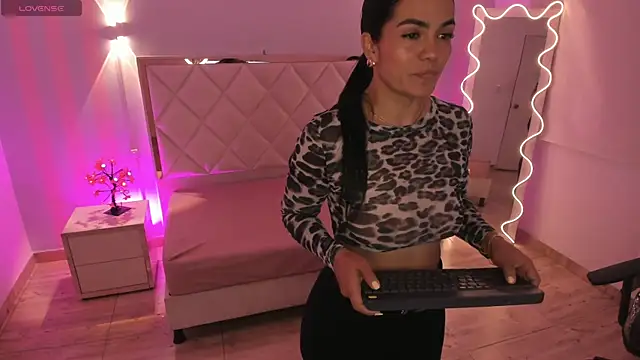 Rosalind tay online show from April 2026 11:18:02 AM